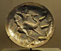32 Plat d'argent doré Chasse - Conte de Bahram Gur & Azadeh (Sassanide 5° siècle)