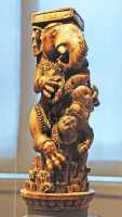 171 Lion à tête d'éléphant - Pied de trône en ivoire d'Orissa (Inde de l'Est) 13°s