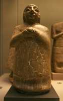 078 - Statue de femme de provenance inconnue - Calcaire (± 2500)