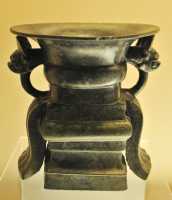 024 Vase à vin (Zun) - Zhou de l'Ouest (11° s) Bronze