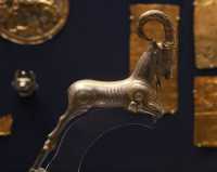 139 - Ibex, poignée d'amphore en argent doré, Trésor d'Oxus en Bactriane (5°-4°s)