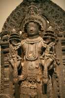 09 - Gulbarga, Deccan, (12°s) Statue en schiste de Pârshavanâtha, le vingt-troisième sauveur du jaïnisme, un ascète et prophète, qui aurait vécu vers 850-800