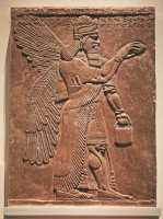 008 - Nimrud (± 860) Génie ailé protecteur faisant une libation