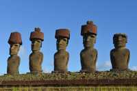 13 Moai
