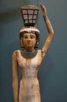 111 - Egypte (12° dyn. ± 1950) Servante portant des offrandes