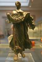 192 - Italie (1°s AD) L'Automne portant des fruits, bronze