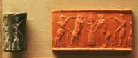 096 - Akkadien (± 2250) 2 bisons cabrés sur un arbre, sur une colline, sont poignardés un héros & un homme-taureau