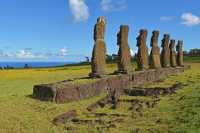 01 Moai tournés vers la mer (et leur village)