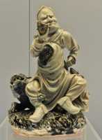 121 Statuette Jingdezhen - Homme sonnant de la conche - Ming (Wanli 1573-1620)