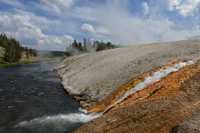 32 Midway Geyser Basin (Firehole River)