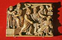 155 - Rome (420-430) Pilate se lave les mains, Jésus porte sa croix, Pierre le renie, une femme indique qu'il a l'accent gliléen, un coq chante *