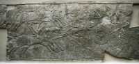 016 - Nimrud (± 860) Le char d'Assurbanipal est transporté sur une barque, les chevaux nagent derrière