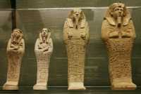 55 - Shawabtis (figurines funéraires) de la famille royale de Napata, Nubie (25° dyn. égyptienne à partir du roi Taharqa, 690-664) 