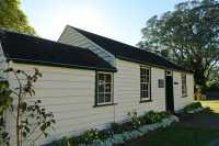 01 Acacia Cottage habité par John Logan Campbell dans Shortland Street, et transportée dans Cornwall Park