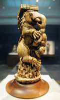 10 Pied de trône en ivoire - Gajasimha ou éléphant (gaja) lion (simha) - Inde - Dynastie Ganga (13°s)