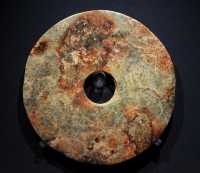 202 Disque (Bi) - Culture Liangzhu (± 3200-2200) Jade