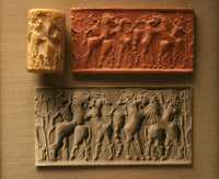 081 - Ur (± 2600)  Hommes-taureaux poignardant des lions qui attaquent une chèvre & un taureau + Scorpion (Aragonite)