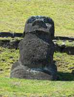 75 Moai sur la pente du volcan