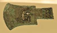 038 Hache (Yue) - Shang (13°-11° s) Bronze