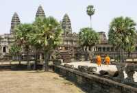 56-Angkor & moines *