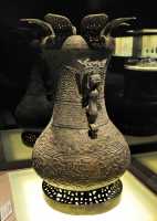 057 Vase à vin (Hu) - Printemps et automne (± 600) Bronze