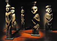 71 Chemamull (statues érigées sur les tombes par les Mapuche jusqu'au début du XXe s.)