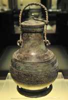 006 Vase à vin (Hu) Shang (15°-13° s) Bronze