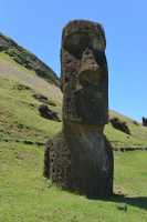 35 Moai sur la pente du volcan