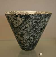 048 - Vase cônique - 3300-2850