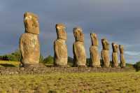 08 Moai tournés vers la mer (et leur village) B