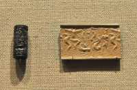 11 Sceau cylindre Cypro-Egéen - Chasseur tenant un lion. griffons attaquant un cerf . Aigle à 2 têtes (14° siècle)