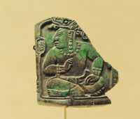 034 Pendentif Maya - Notable assis - Mexique ou Guatemala (± 800)
