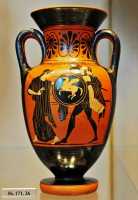 220 Jarre - Attique - Figures noires - Enée portant son père Anchise hos de la ville de Troie (500±)