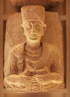 27 - Le prêtre Zabdila, fils de Bara, tenant un vase à libation - Mars 176 ap.JC. 