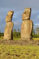 10 Deux Moai - Ahu Akivi