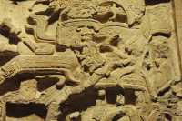 054 Divinité au dessus du roi Yo'nal Ahk (687-729) - Piedras Negras - Guatemala
