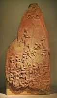 22 - Stèle de victoire de Naram Sin 4° roi d'Akkad ± 2250 - Apportée de Sippar à Suse