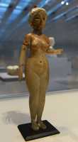 043 Statuette représentant peut-être la grande déesse babylonienne (entre -200 avant J.-C. et 200 après J.-C.) Babylonie