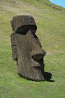 69 Moai sur la pente du volcan
