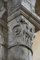 33 Chapiteau de la nef (11°S) Le démon présente une courtisane à Benoît