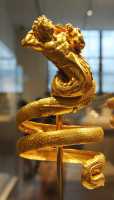 165 Brassard en or - Triton portant un Eros (Grec ± 200 av. J.C)