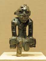 027 Homme assis - Néphrite - Epi-olmèque - Mexique (± 4°s. BC)