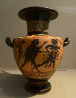 086 Dispute entre Apollon et Héraclès - Vase à ransporter de l'eau (± 520) Athènes - Figures noires