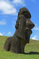 45 Moai sur la pente du volcan