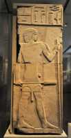 016 Akhtihotep portant une peau de panthère (2560±  Saqqara 4° dynastie)