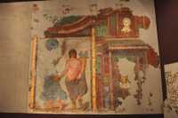 28 Clos de la Lombarde - Maison à portiques - Scène de  sacrifice avec Génie & Victoire - Triclinium (± 200 après JC) Musée archéologique