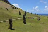 40 Moai sur la pente du volcan