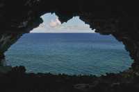 05 Grotte ouverte sur la mer - Ana Kakenga (Cueva de las dos ventanas)