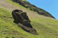 42 Moai sur la pente du volcan