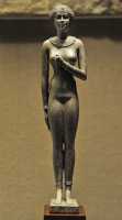 076 Statuette de femme en argent - Règne de Necho II (26° dyn. 610-595)